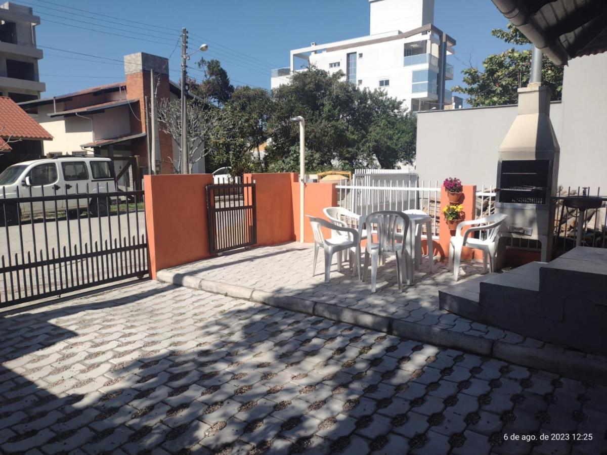 Apartamento Estilo Chale - Enxaimel Бомбиньяс Экстерьер фото